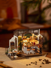 Miniature House Kit: Café