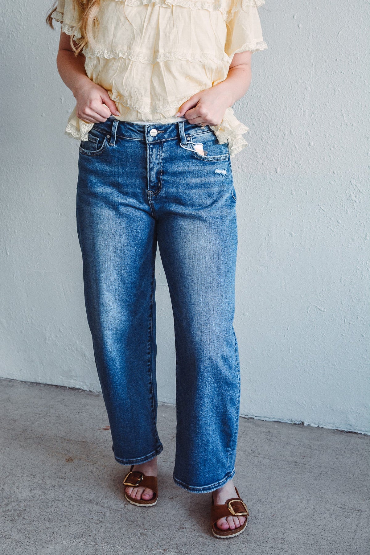 Lucy Medium Wash Barrel Jean