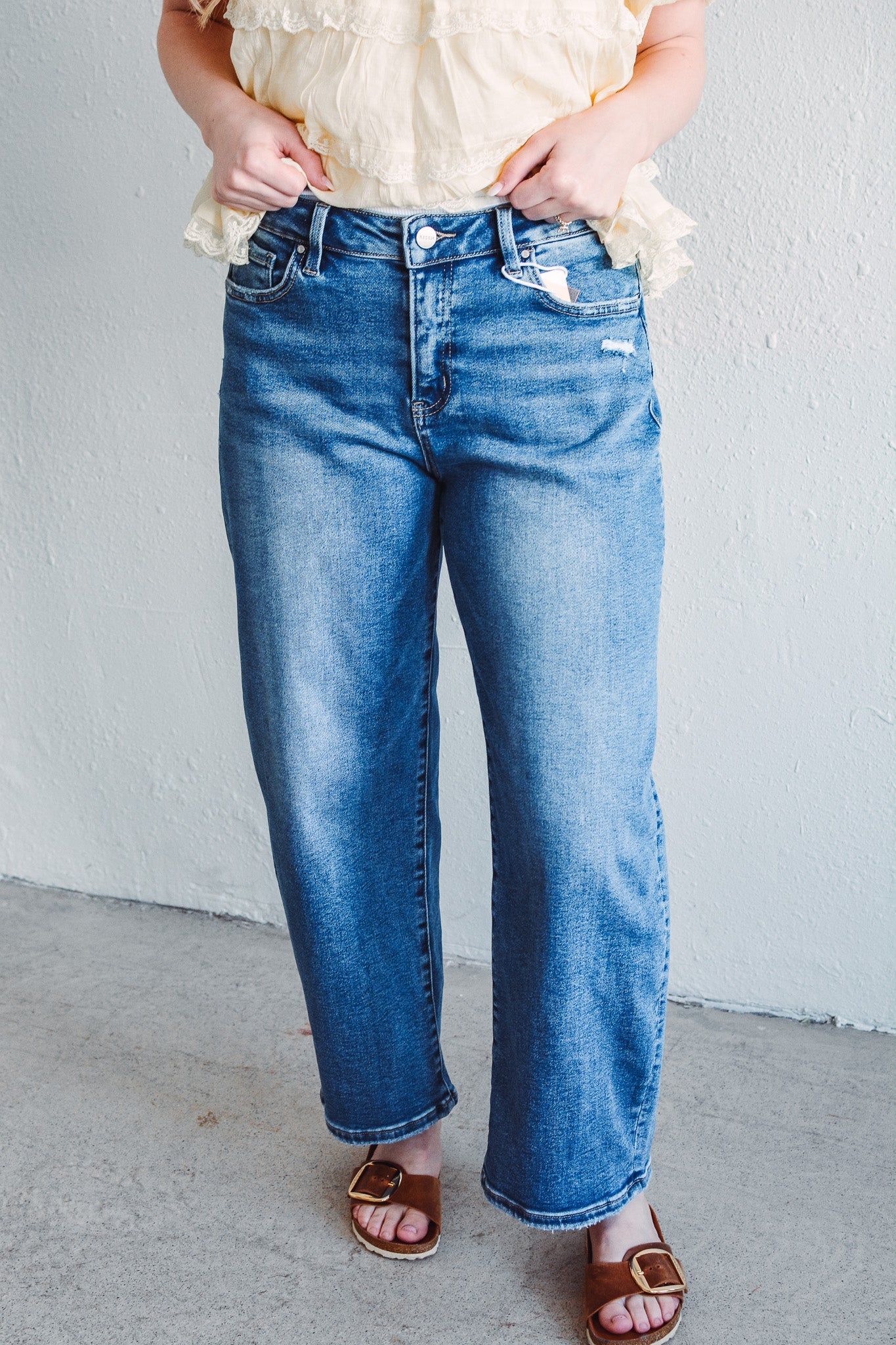 Lucy Medium Wash Barrel Jean